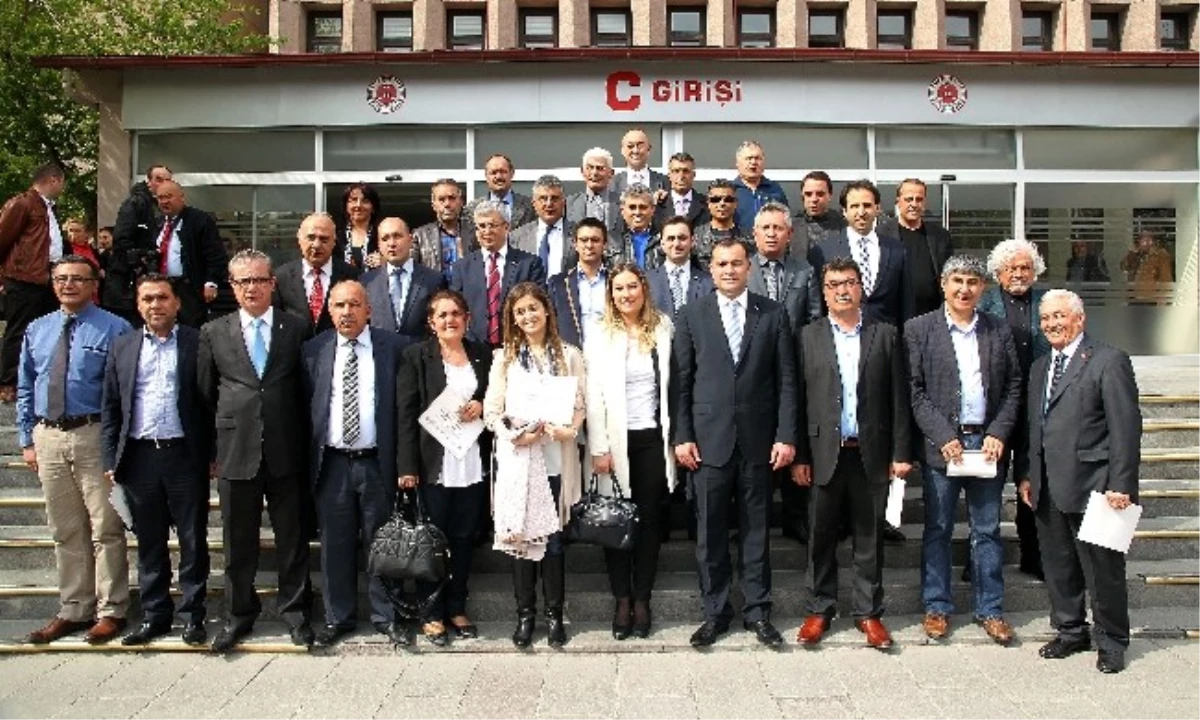 Alper Taşdelen ve Belediye Meclis Üyeleri Mazbatalarını Aldı