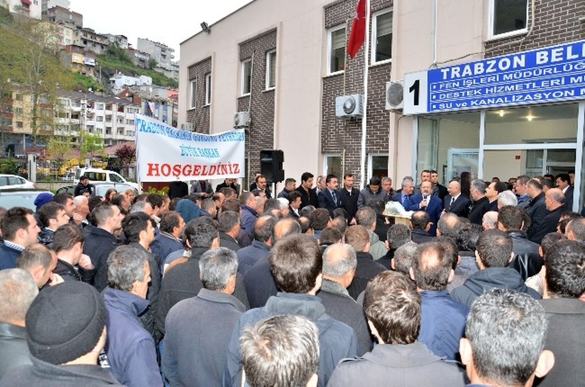 Başkan Gümrükçüoğlu Teknik Hizmet Birimleri Personeline Teşekkür Ziyareti