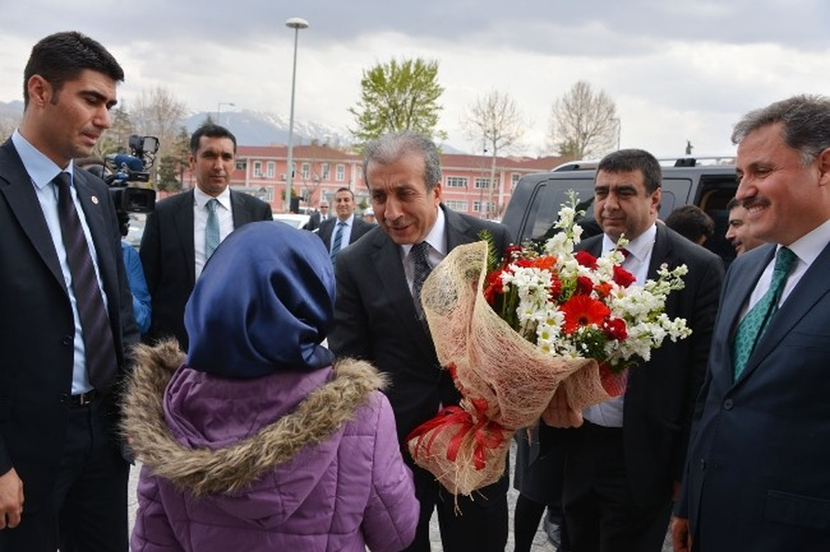Belediye Başkanı Çakır\'ın İlk Ziyaretçisi Bakan Eker Oldu