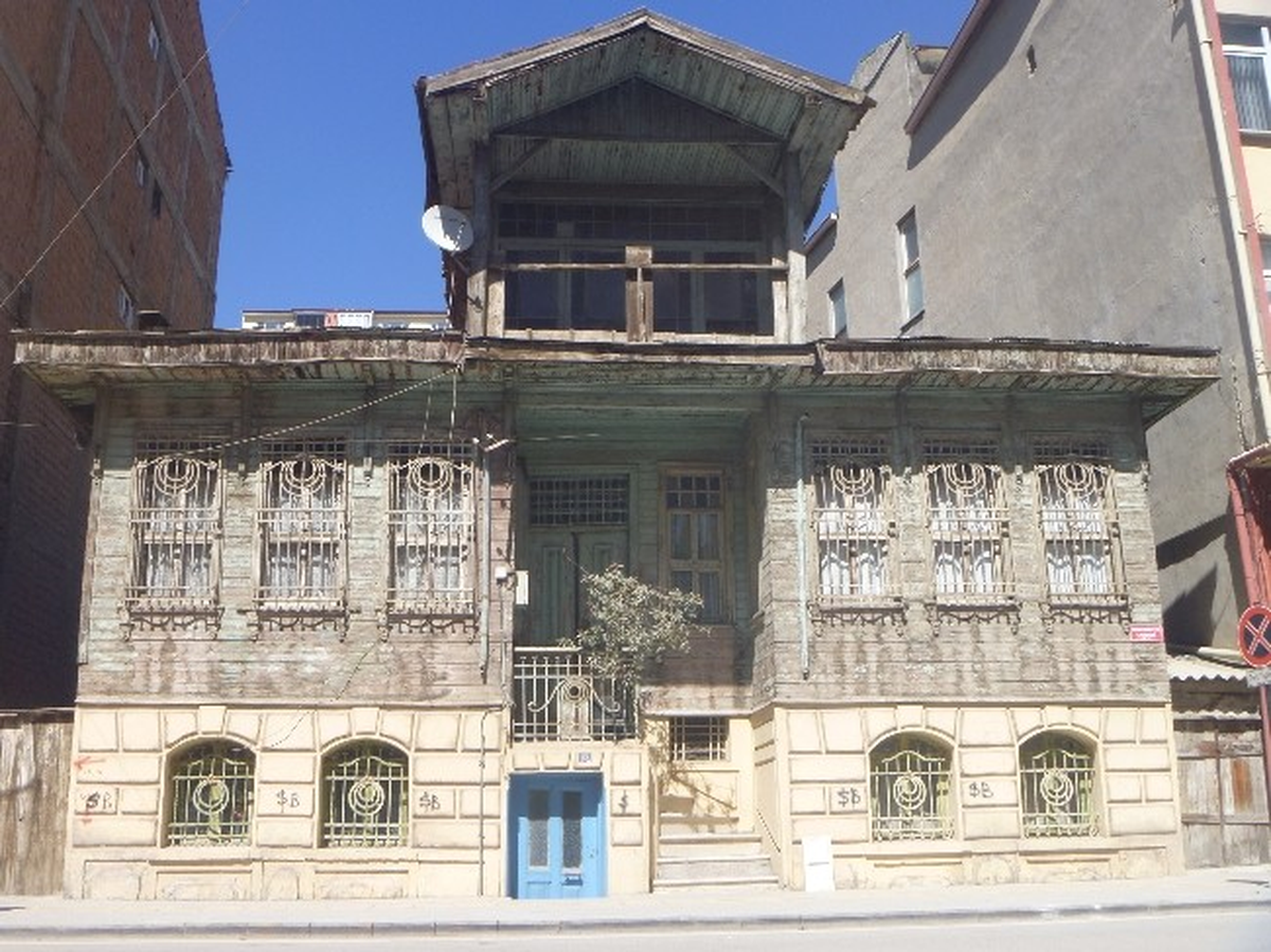 Bilecik\'teki Tarihi Ahşap Bina Bakımsızlıktan Dökülüyor