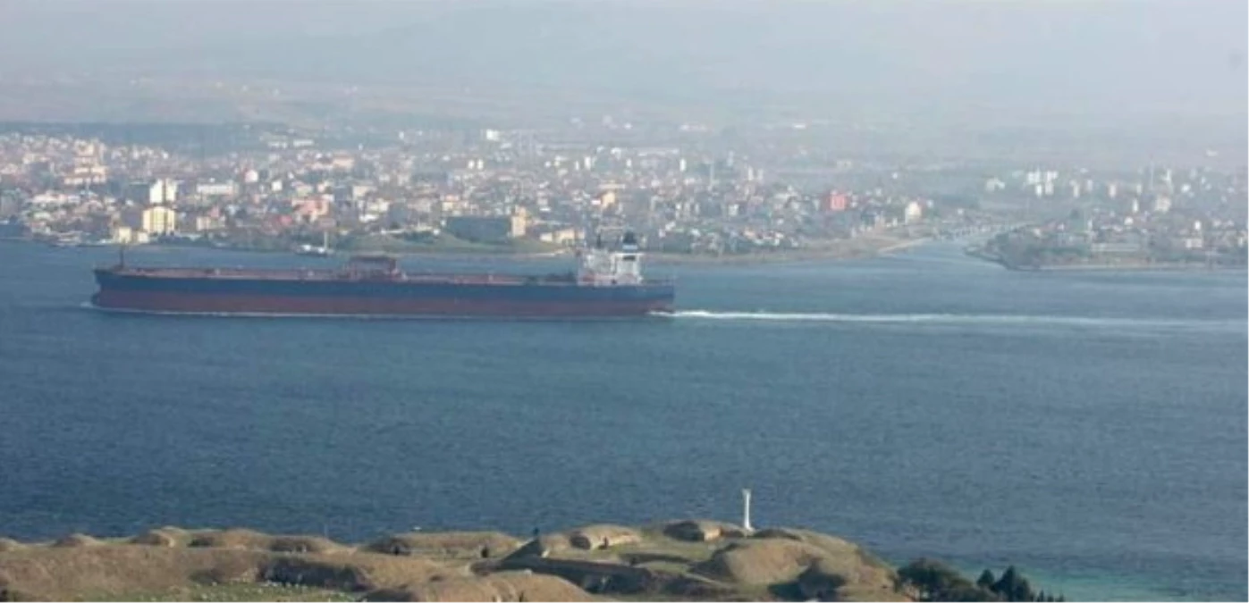 Çanakkale Boğazı\'nda Konteyner Gemisi Arızalandı