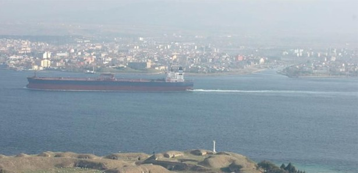 Çanakkale Boğazı\'nda Konteyner Gemisi Arızalandı