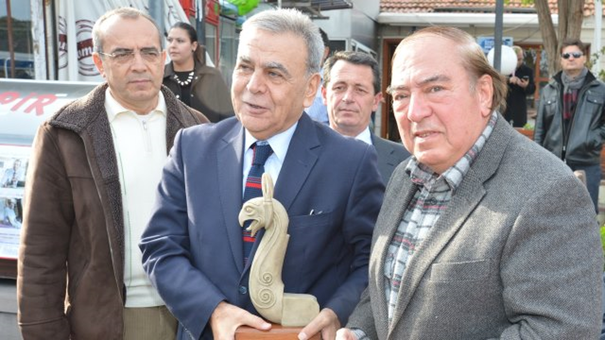 "Ceneviz\'den Kanuni\'ye"