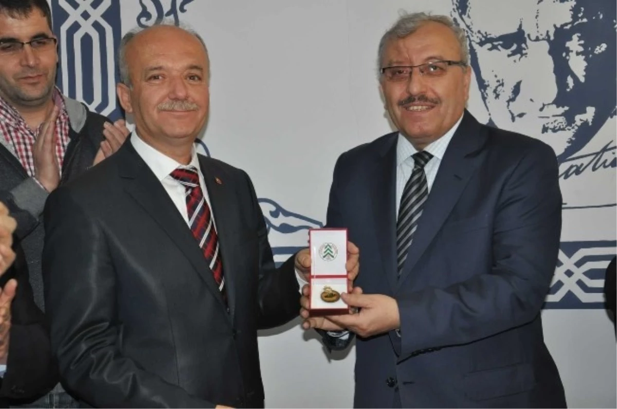 Dursunbey Belediye Başkanı Bahçavan Mazbatasını Aldı
