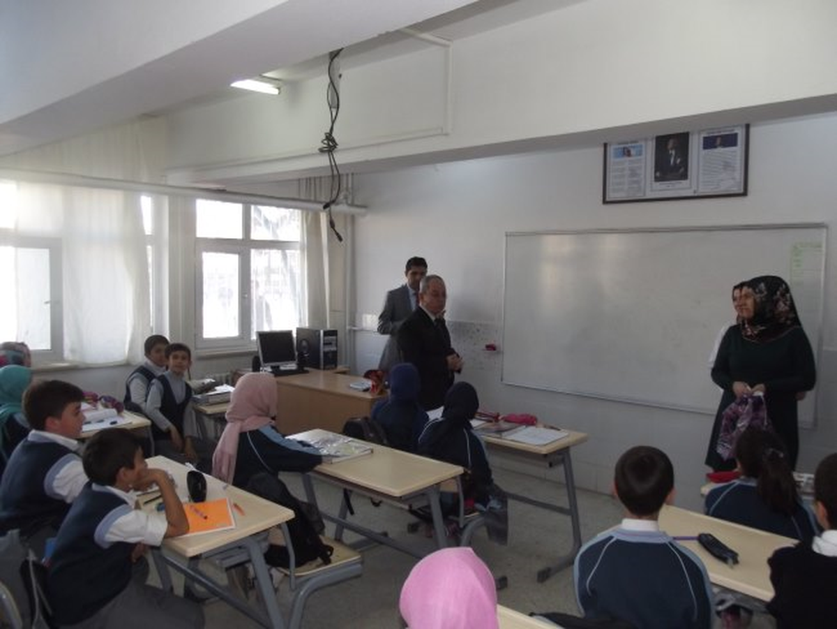 En Çok Kitap Okuyan Öğrencilere Öğretmenlerinden Sürpriz Hediyeler