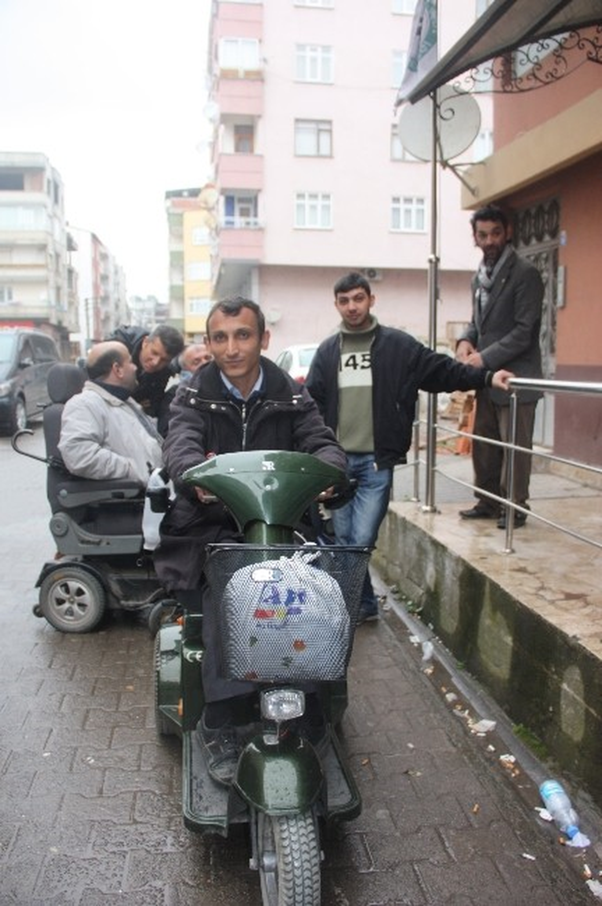 Engellinin Akülü Araba Sevinci