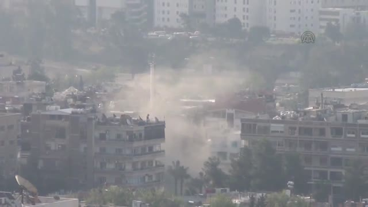 Esed\'in mahallesine havan mermisi düştü -