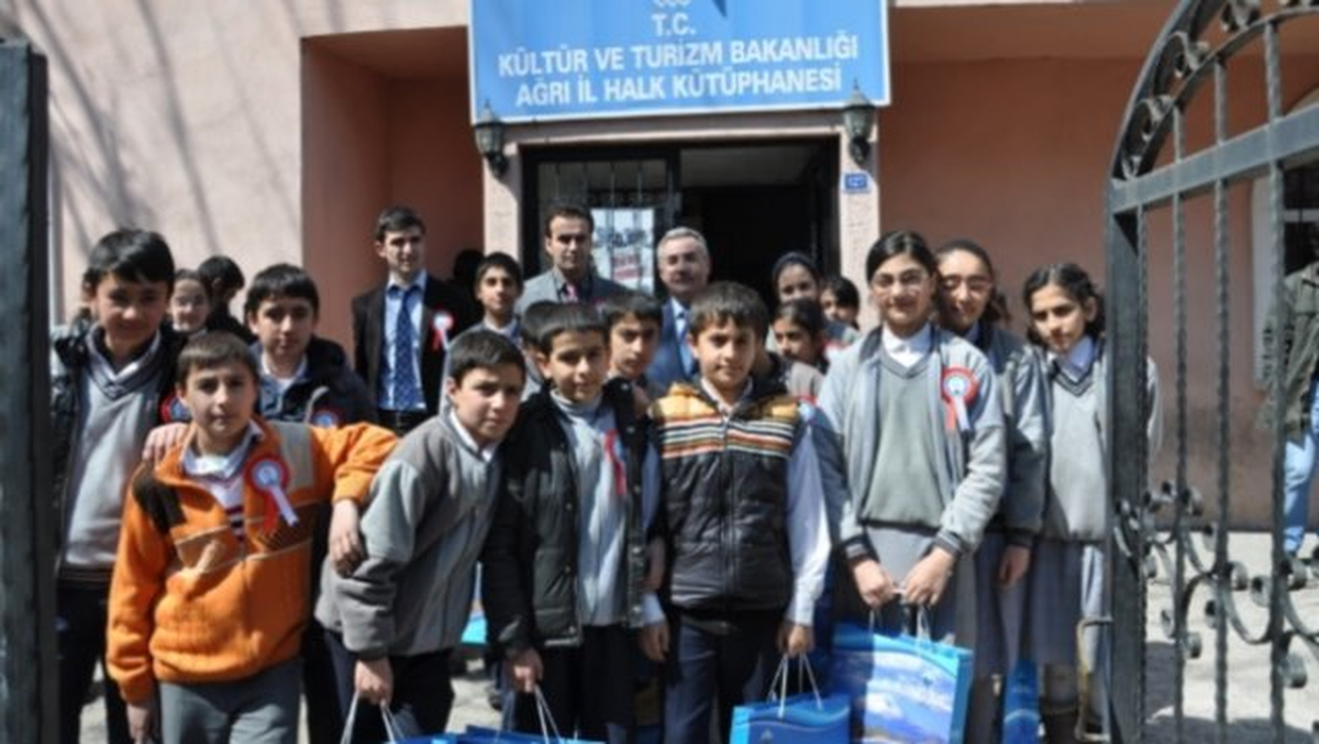 Ferzende Tanışır; Kütüphaneler Bilgi Kaynaklarıdır