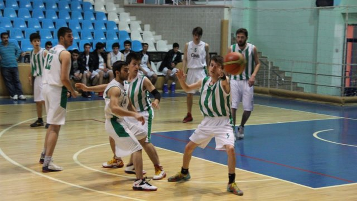 Genç Erkekler Basketbol Müsabakaları Başladı
