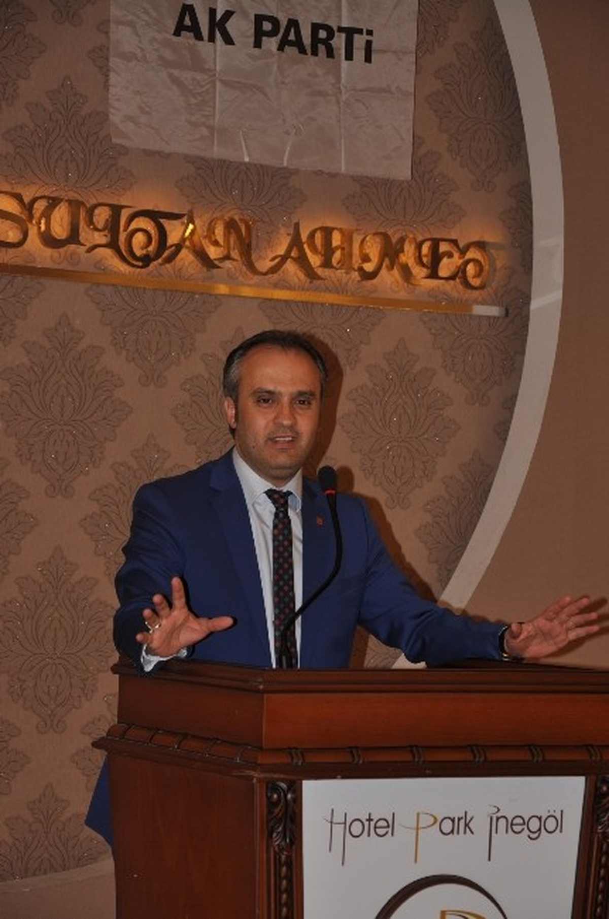 İnegöl Belediye Başkanı Alinur Aktaş\'tan Zafer Yemeği