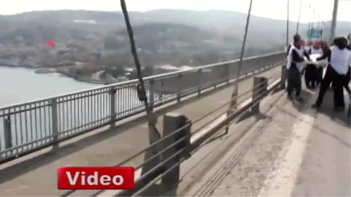 İşçilerin Eylemi Köprü Trafiğini Felç Etti