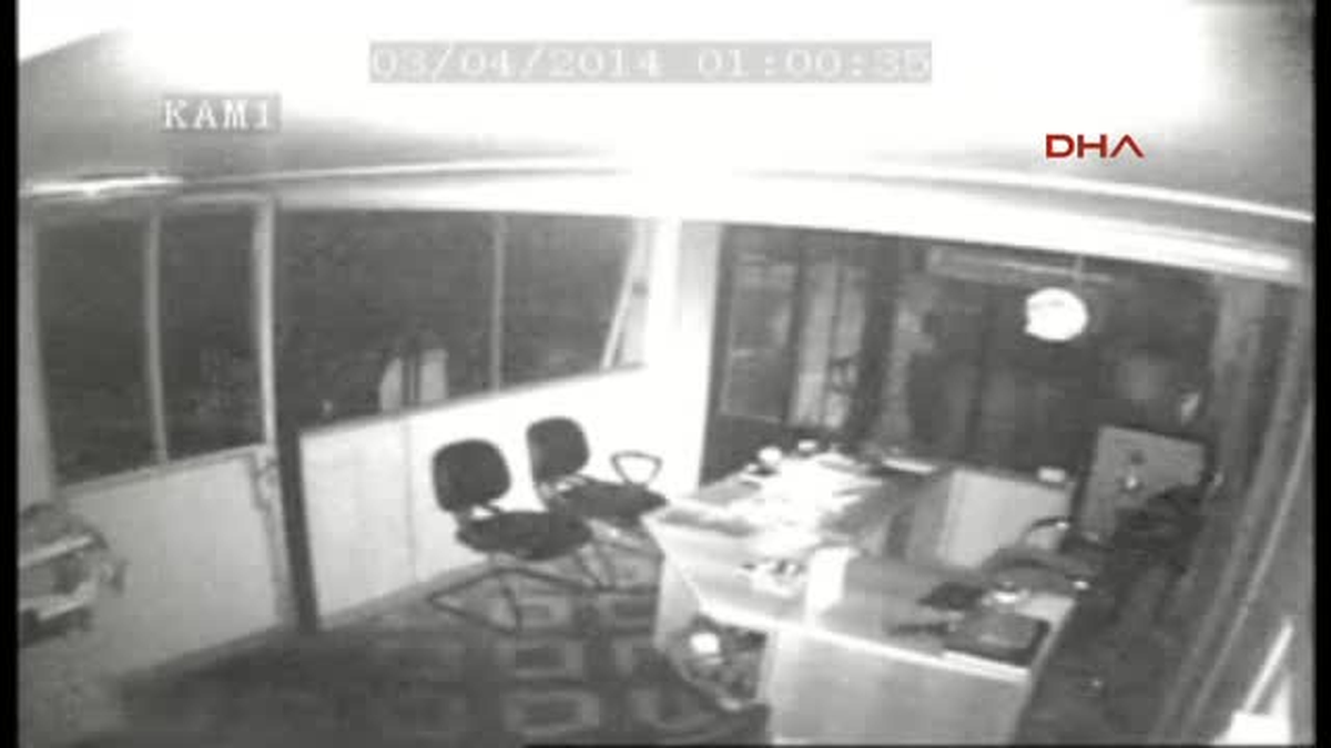Kasa Hırsızları Güvenlik Kamerasına Yansıdı