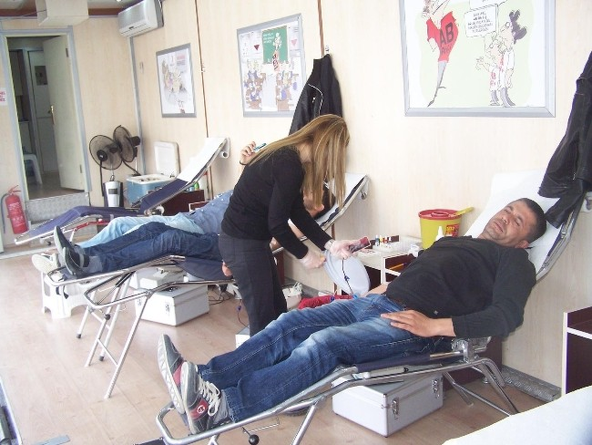 Korkuteli\'nde İlk Günde 51 Ünite Kan Bağışı Yapıldı