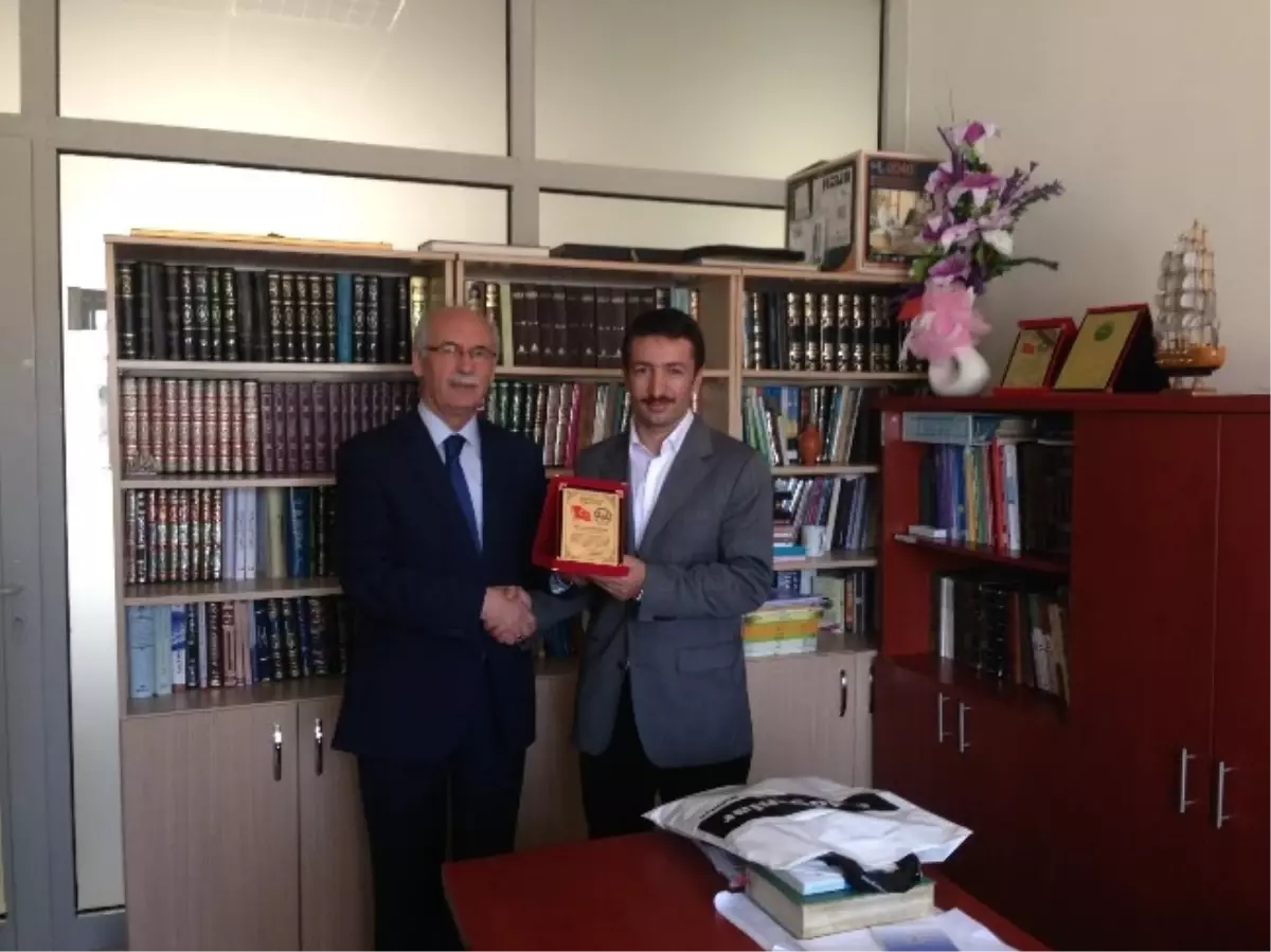 Malatya Müftüsü Yusuf Gül'den İlmi Dersler Verenlere Plaket