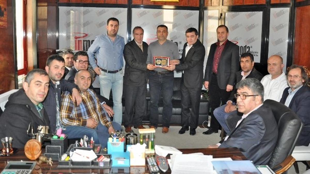 Mobilyanın Tanıtımına Katkıya Teşekkür Plaketi