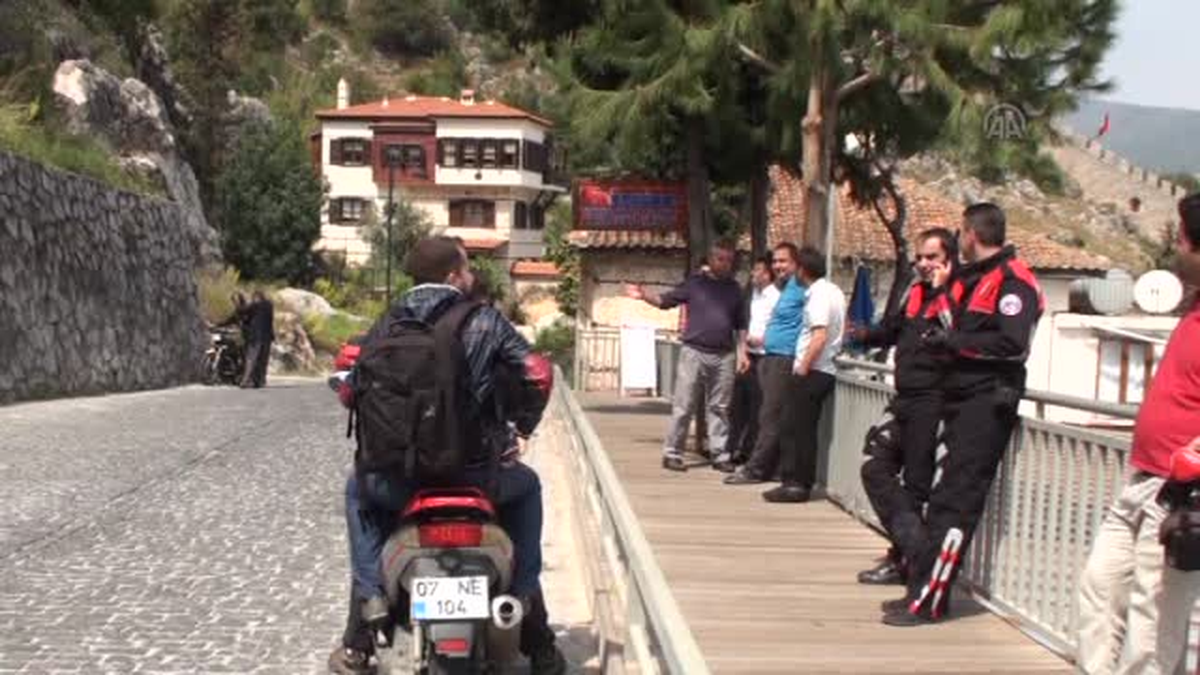 Motorlu yamaç paraşütünün motoru durunca düştü -