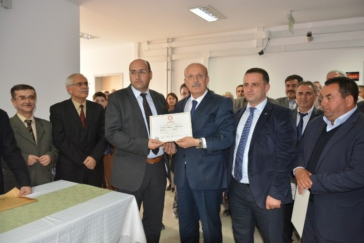 Osman Sargın ve Meclis Üyeleri Mazbatalarını Aldı