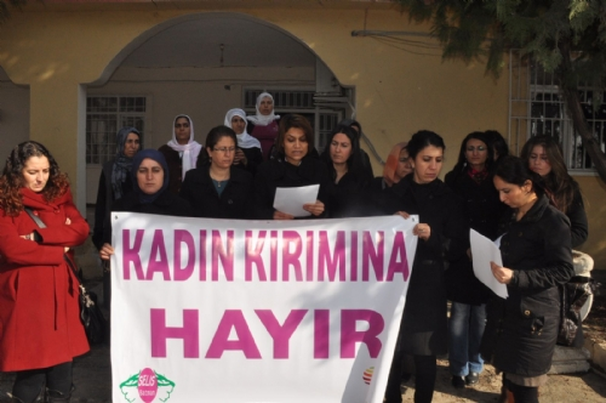 Selis Kadın Merkezi Kadın Cinayetlerini Kınadı