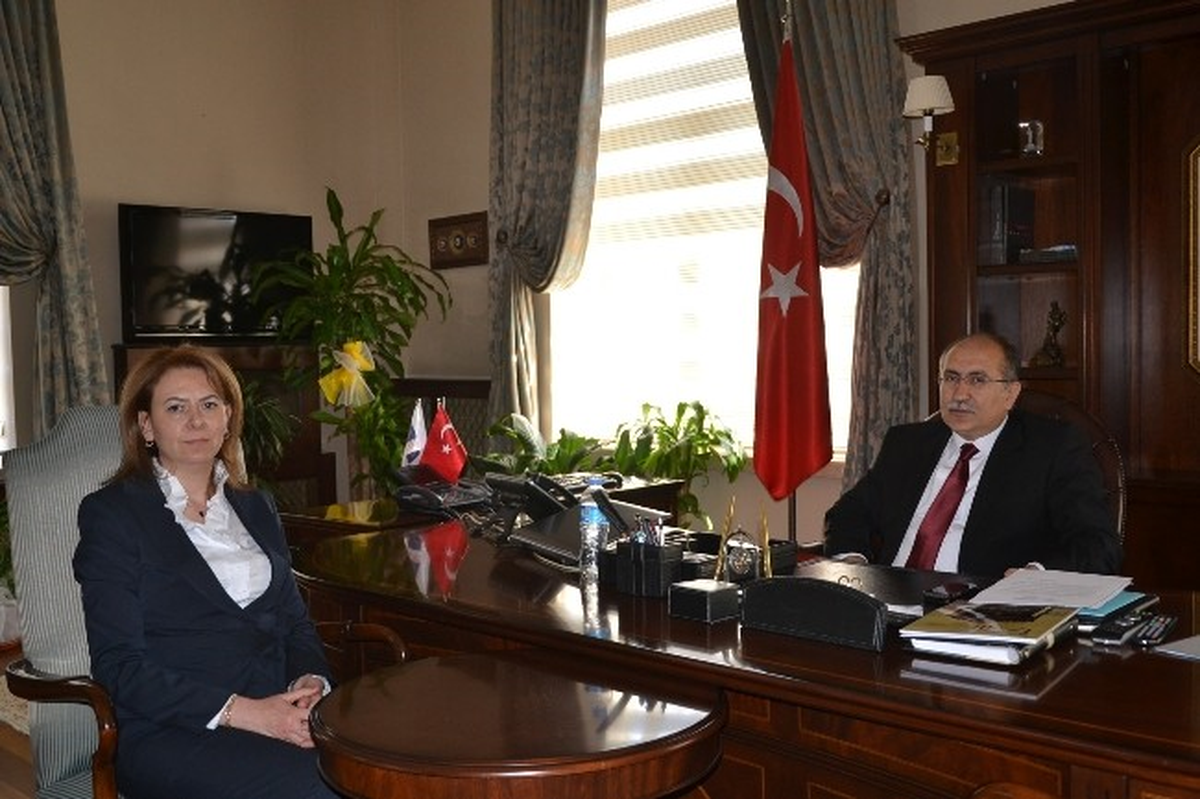 Sosyal Güvenlik İl Müdürü Nesrin Aras Vali Savaş\'ı Ziyaret Etti