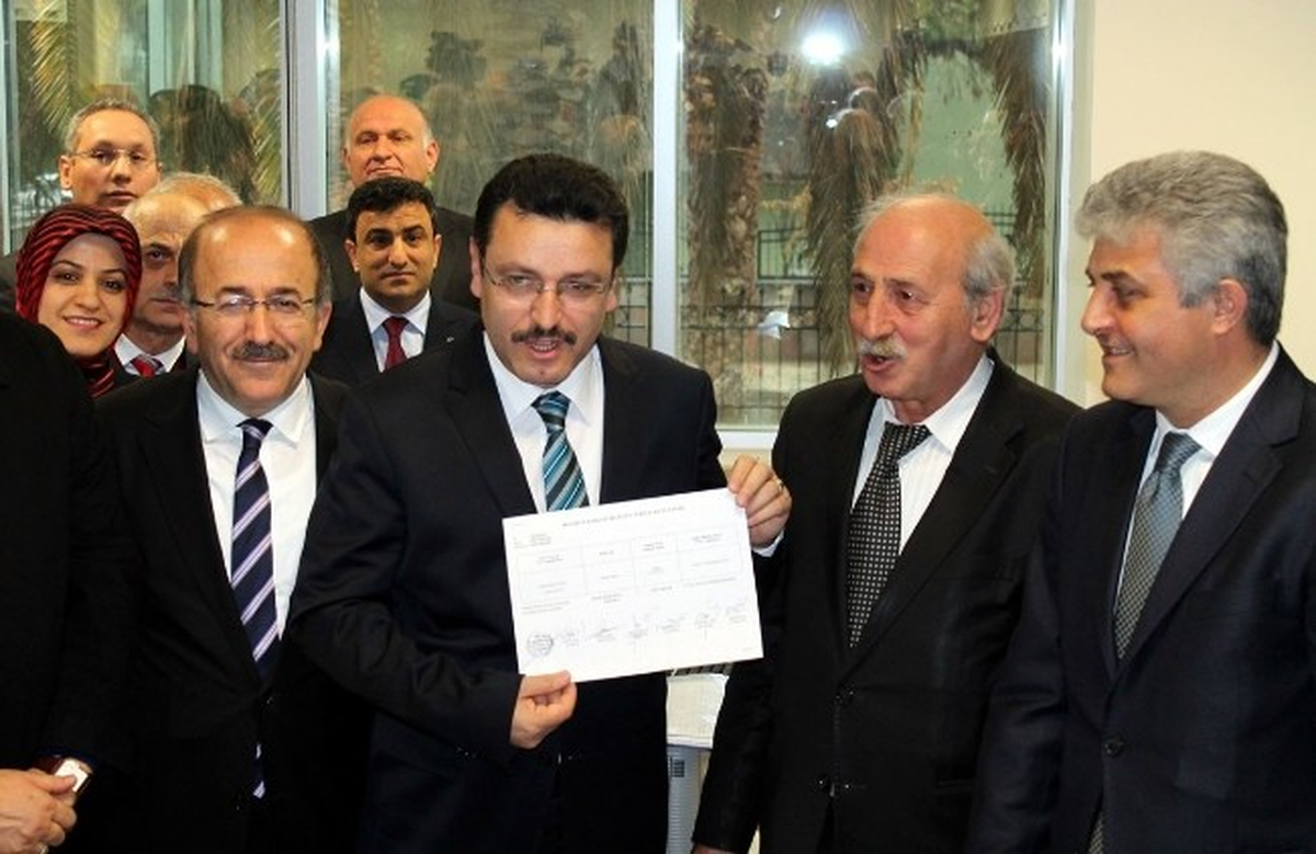 Trabzon Büyükşehir Belediye Başkanı Gümrükçüoğlu Mazbatasını Aldı