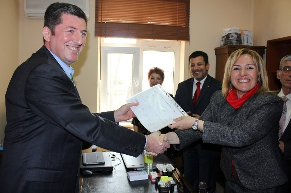 Urla\'nın İlk Kadın Başkanı Sibel Uyar Koltuğa Oturdu