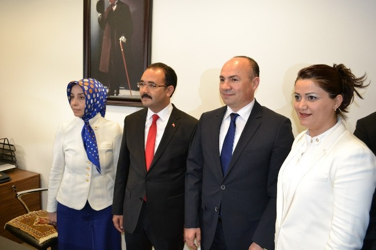 Uşak Belediyesi\'nde Devir Teslim Yapıldı
