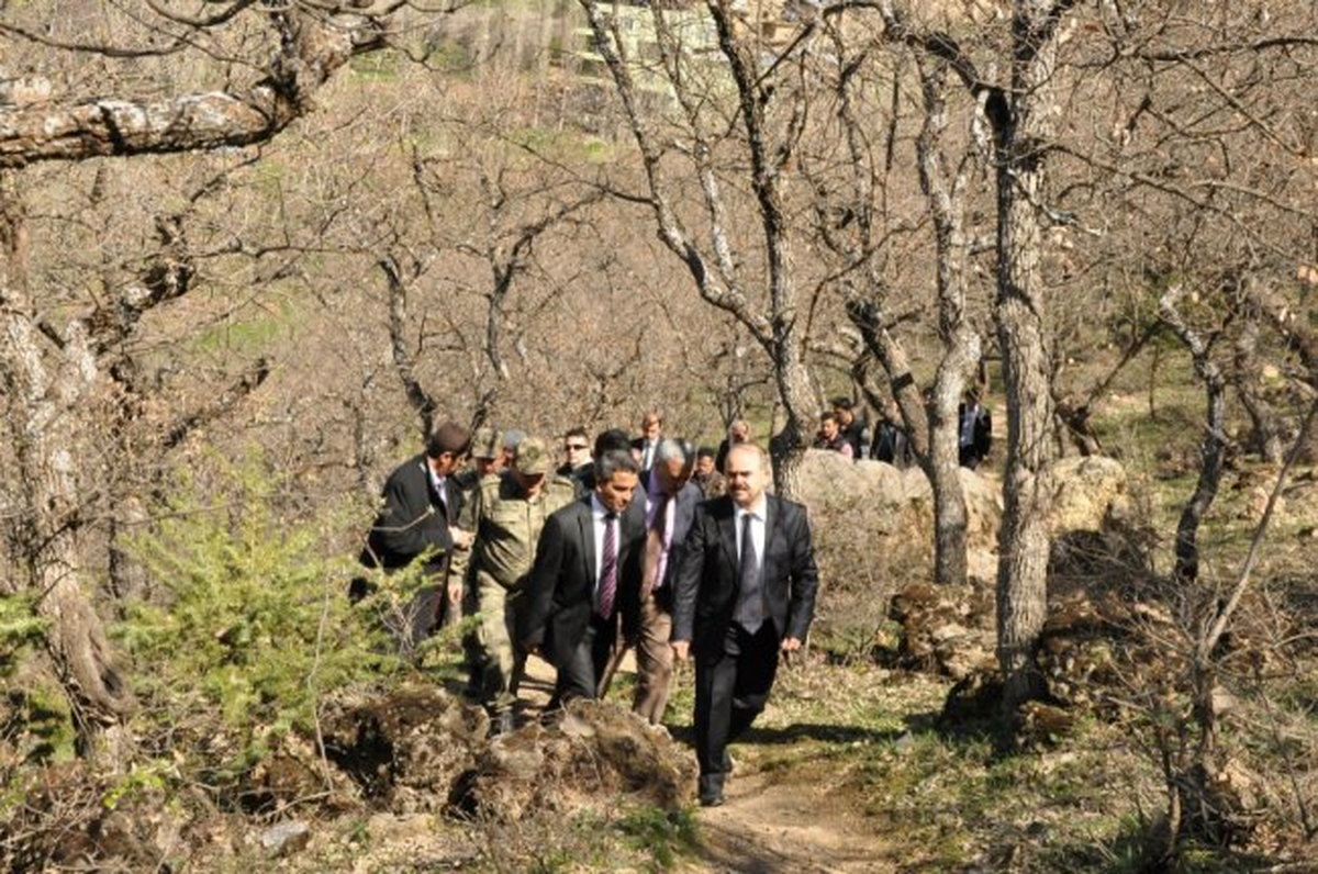 Vali Ahmet Aydın En Uzak Köyde Kanaat Önderini Ziyaret Etti