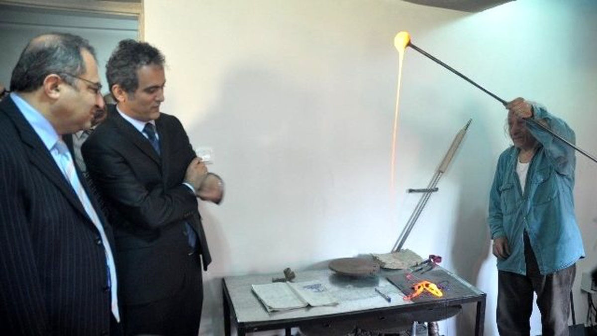 Vali Kaban Cam Atölyesinde İncelemede Bulundu