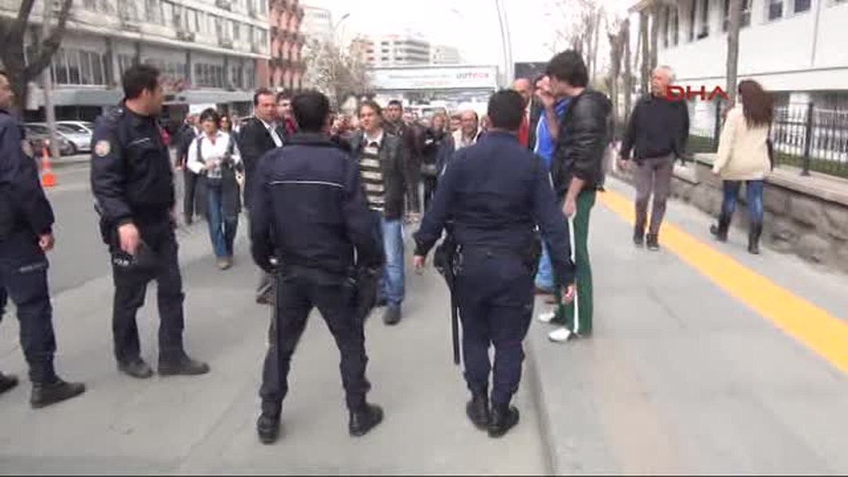Ysk Önüne Çelenk Çevik Kuvvete Karanfilysk Önüne Çelenk Çevik Kuvvete Karanfil