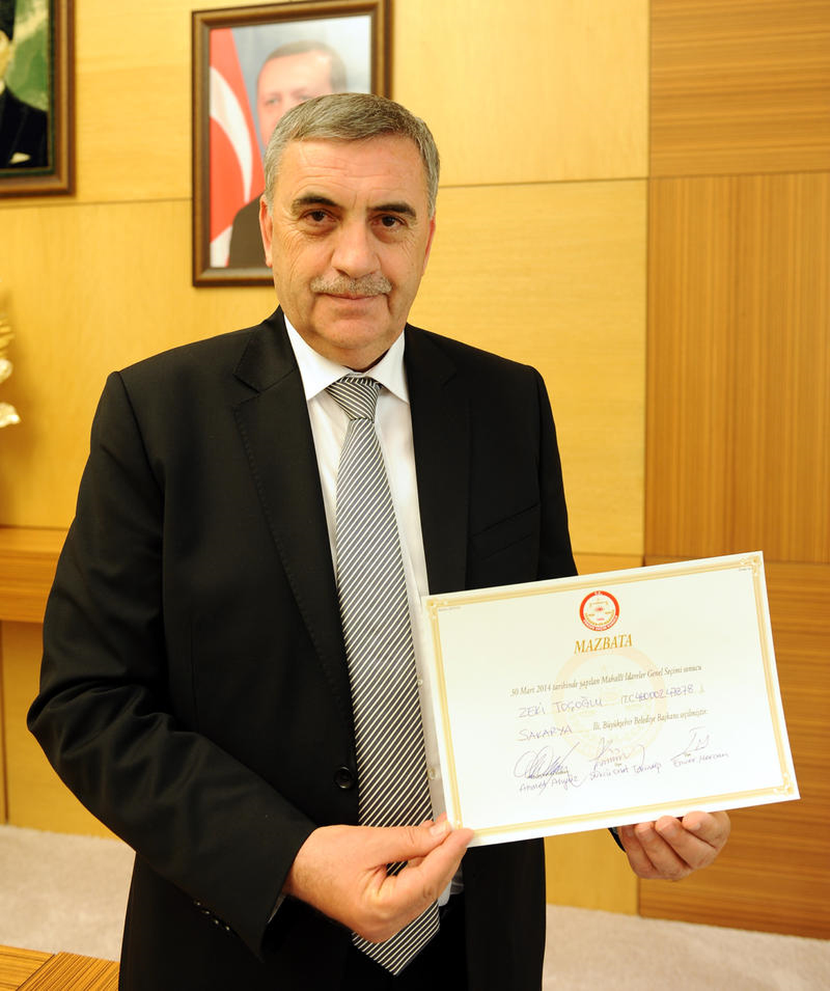 Belediye Başkanı Zeki Toçoğlu, Mazbatasını Aldı