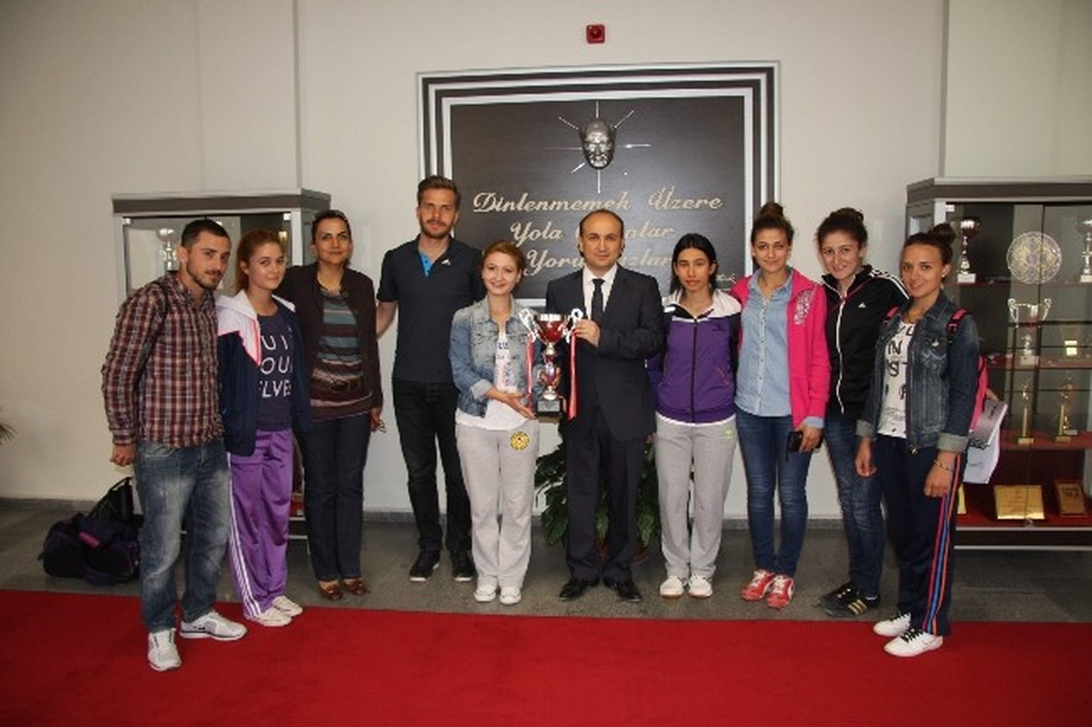 Amasya Üniversitesi Kız Tenis Takımı 1. Lige Yükseldi