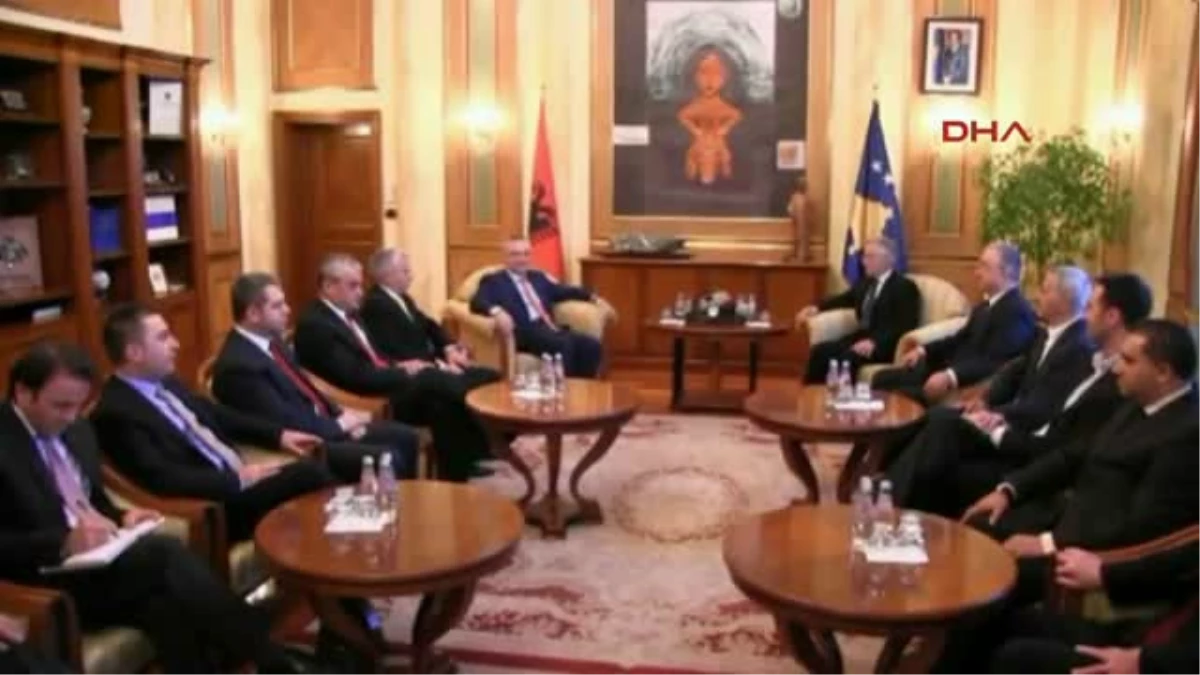 Arnavutluk Meclis Başkanı İlir Meta Kosova\'da