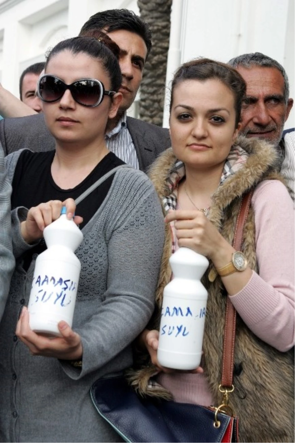 Ak Partili Gençlerden "Çamaşır Sulu" Protesto