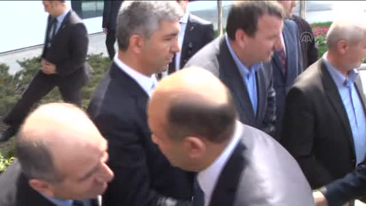 Bakan Işık, Kartepe Belediye Başkanı Üzülmez\'i ziyaret etti -