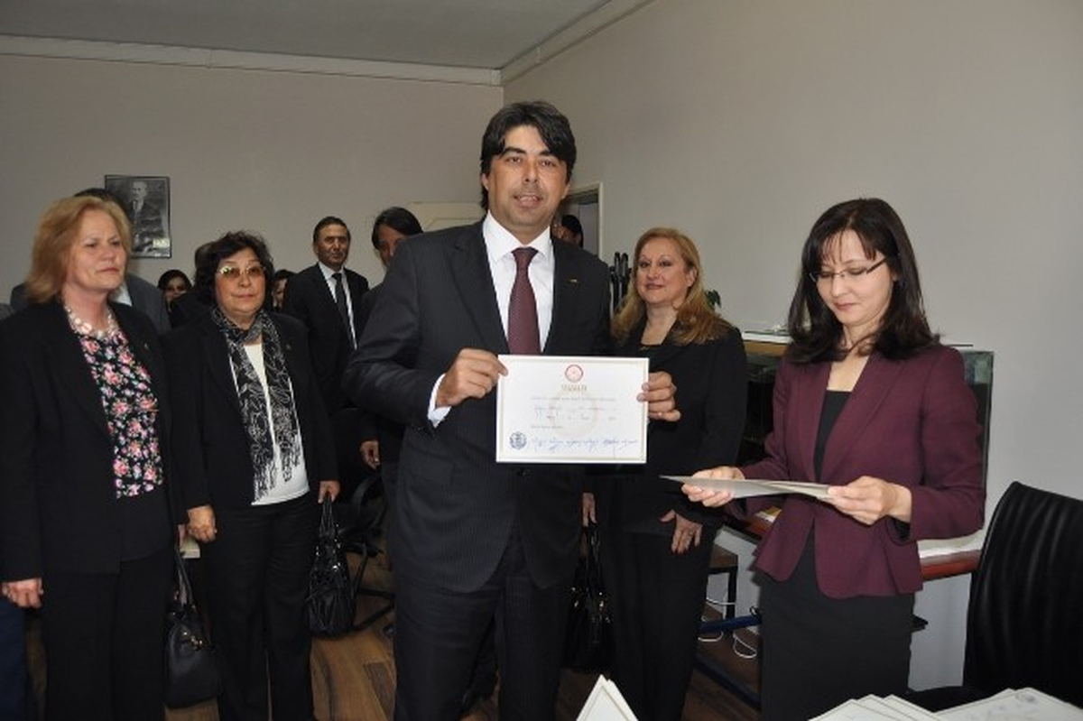 Başkan Demirağ Mazbatayı Aldı, Sözü Verdi