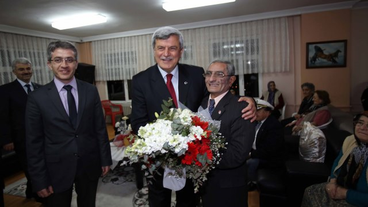 Başkanlardan Huzurevi\'ne Ziyaret