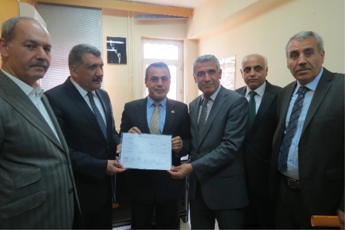 Battalgazi Belediye Başkanı Selahattin Gürkan Mazbatasını Aldı