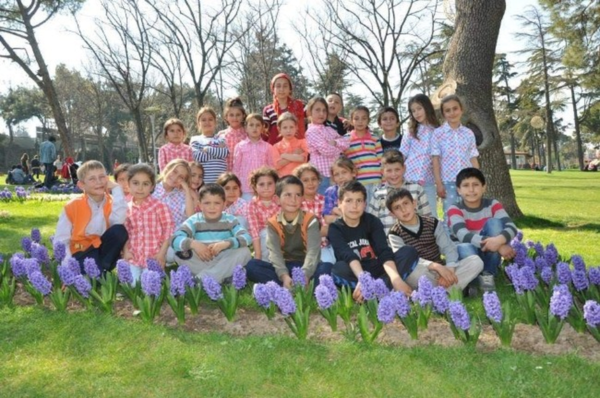 Baü\'den \'Tozlu Raflardan Minik Ellere\' Projesi