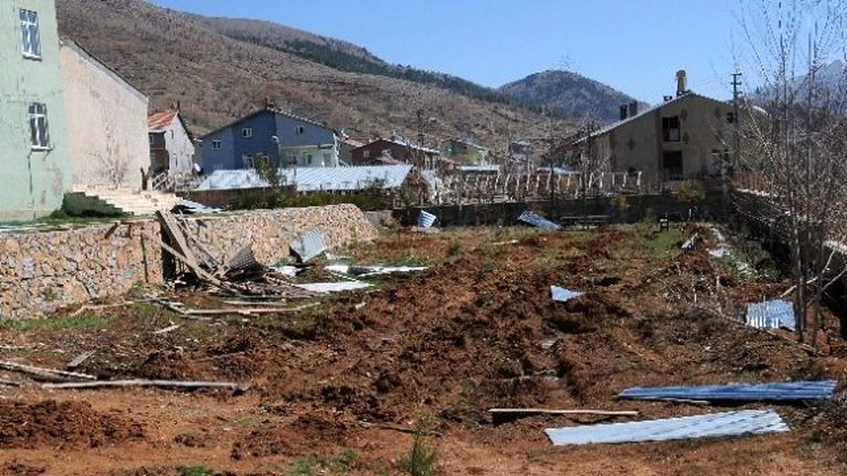 Afşin\'de Şiddetli Rüzgar