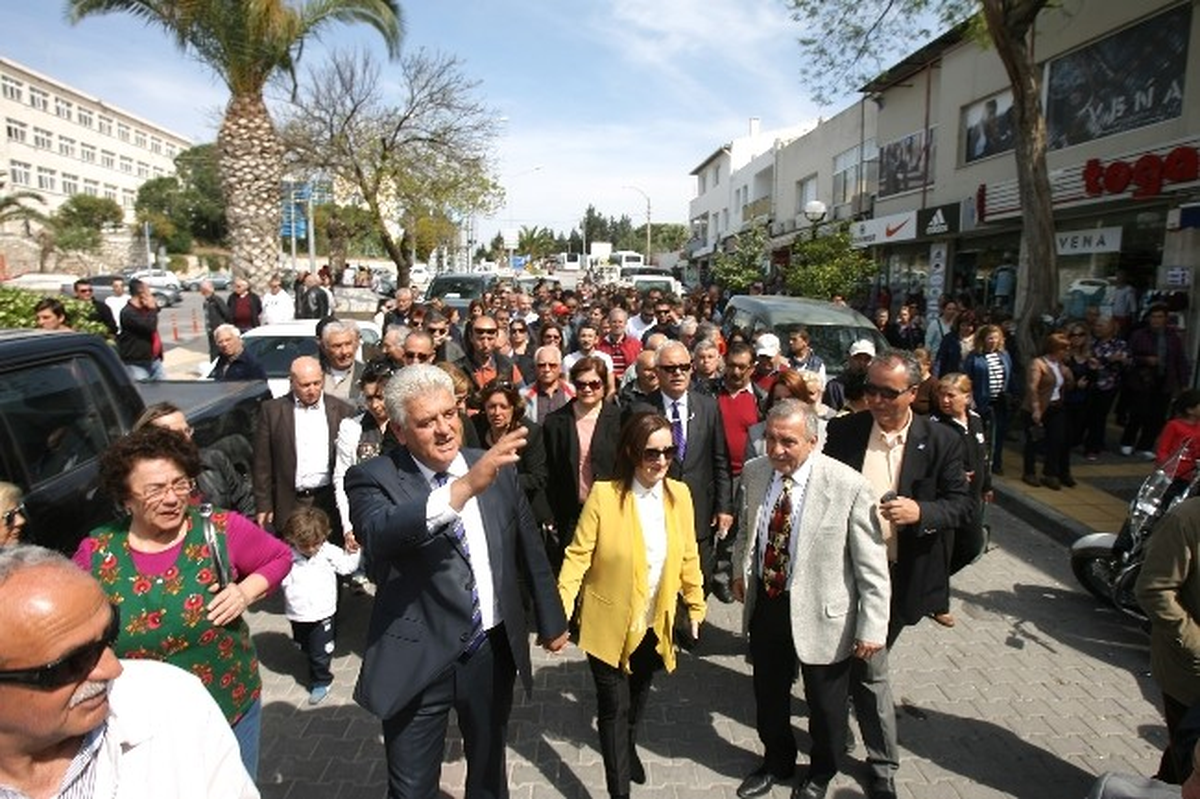Çeşme\'nin Yeni Başkanı Dalgıç Koltuğuna Oturdu