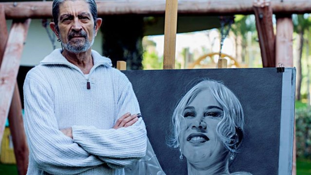 Elleriyle Resim Çeken Ünlü Ressam Atilla Solaker