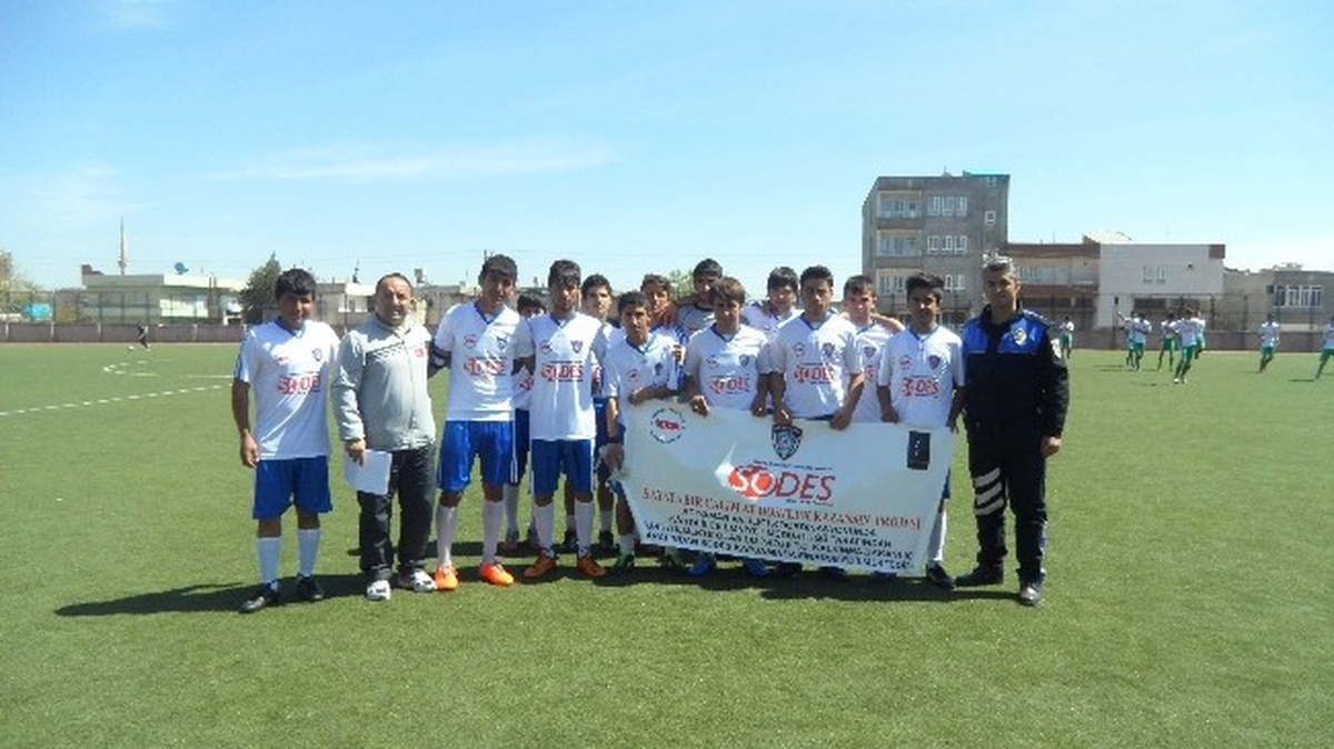 Kahta\'da Emniyetin Futbol Müsabakaları Başladı