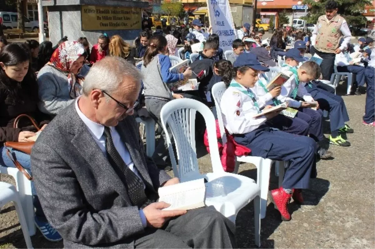 Giresun\'da Sessiz Kitap Okuma Etkinliği Düzenlendi