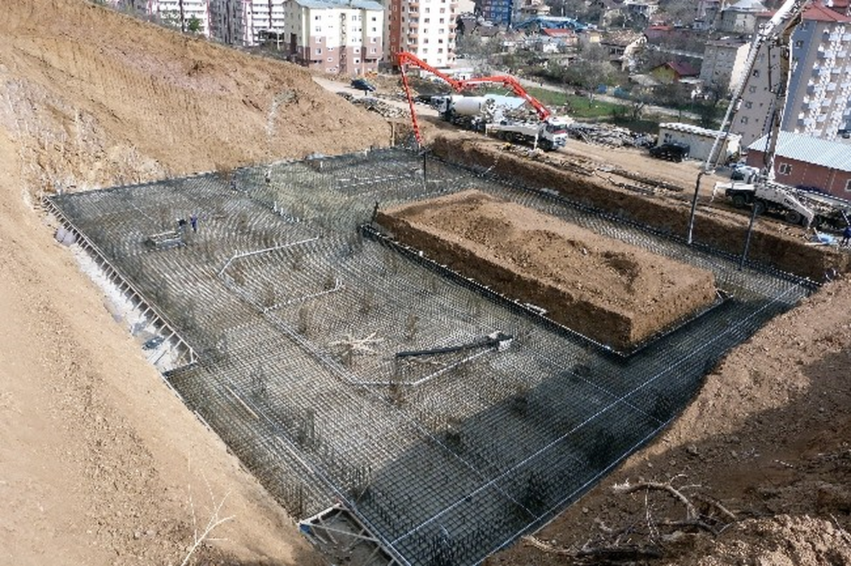 Gümüşhane\'de Yarı Olimpik Yüzme Havuzunun Temelleri Atıldı
