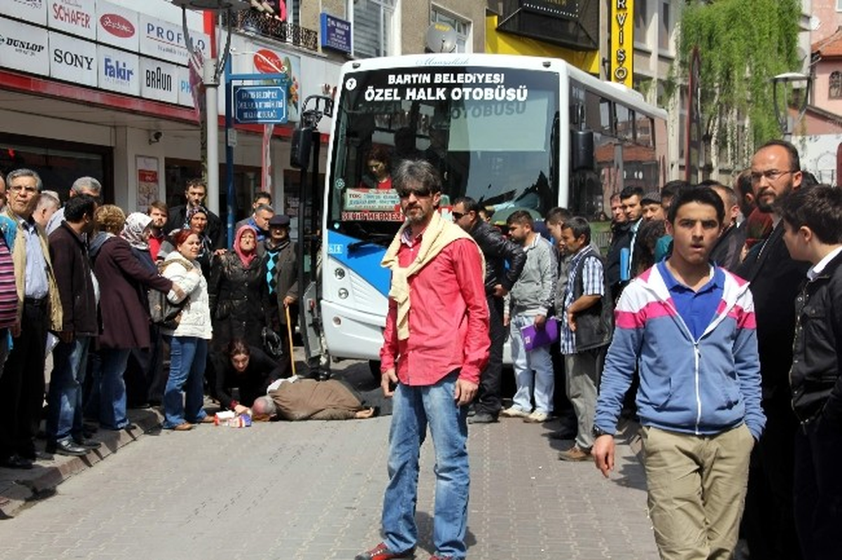 Yaşlı Adam Halk Otobüsünün Altında Kaldı