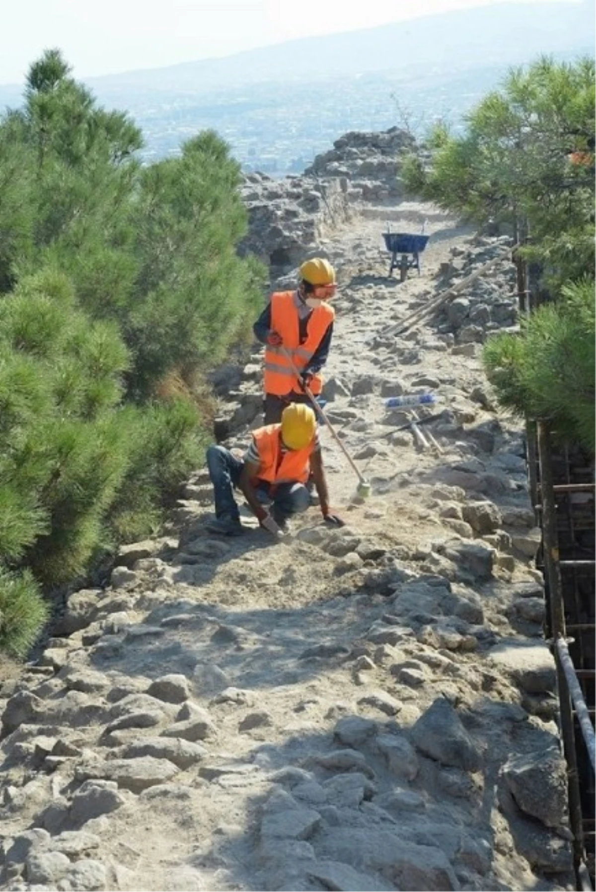 İzmir\'in Simgesi Kadifekale\'de Yeni Bir Dünya Kuruluyor