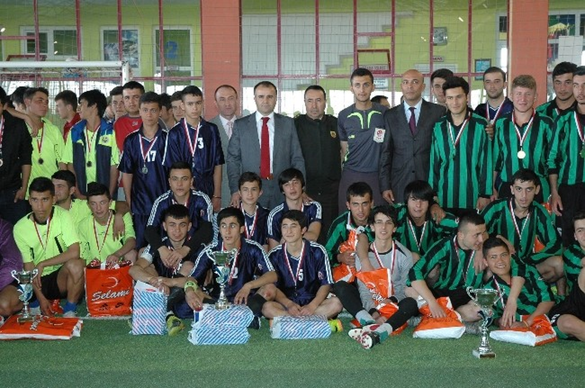 Karaman\'da "Emniyet\'ten Bir Yıldız Doğuyor" Futbol Turnuvası Sona Erdi