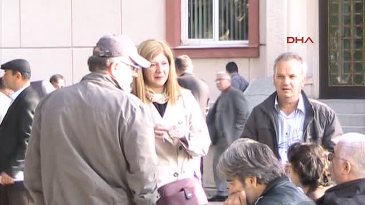Kırklareli\'nin Kadın Muhtarı Mazbatasını Aldı