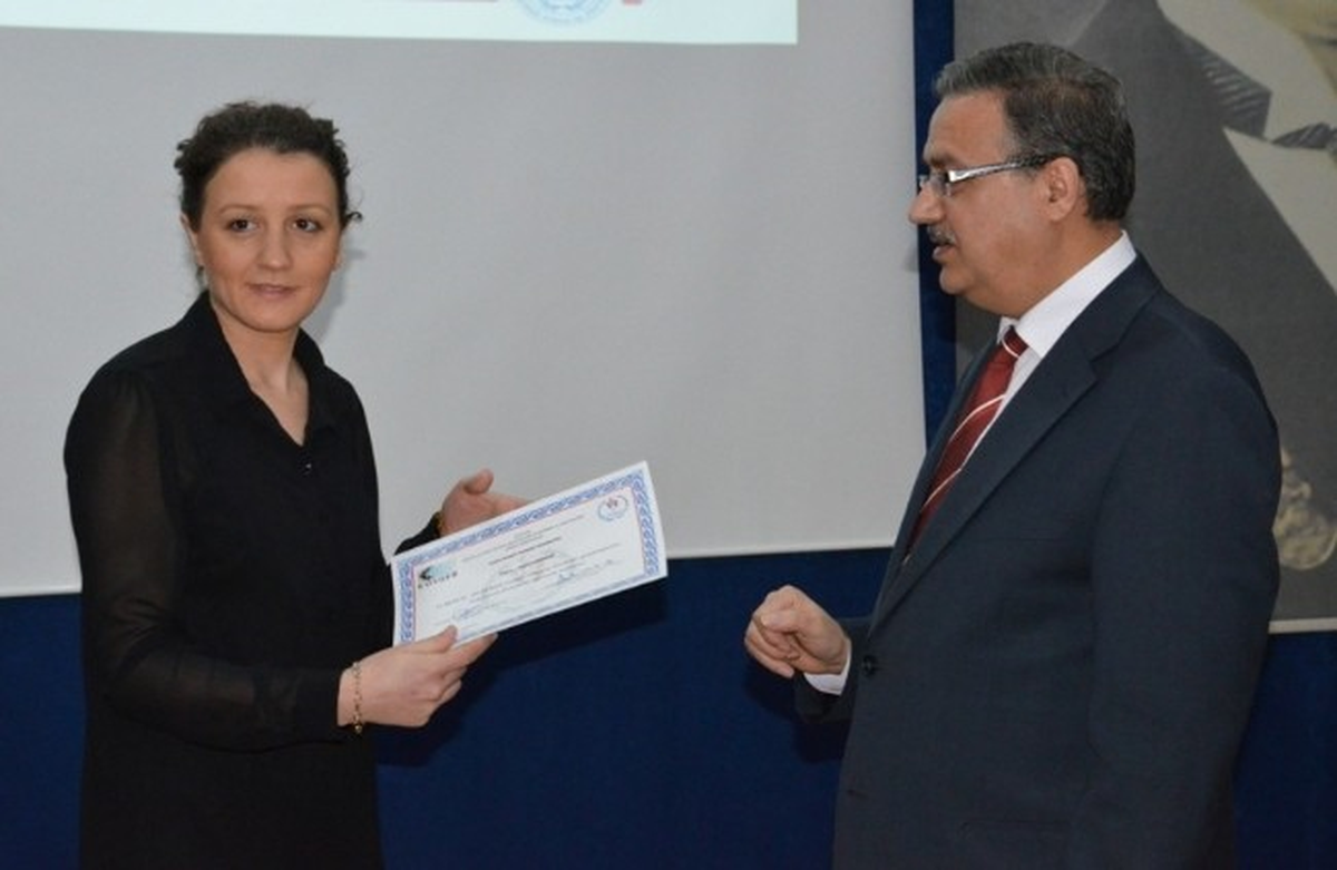 Kosgeb Sertifikalarını Vali\'nin Elinden Aldılari