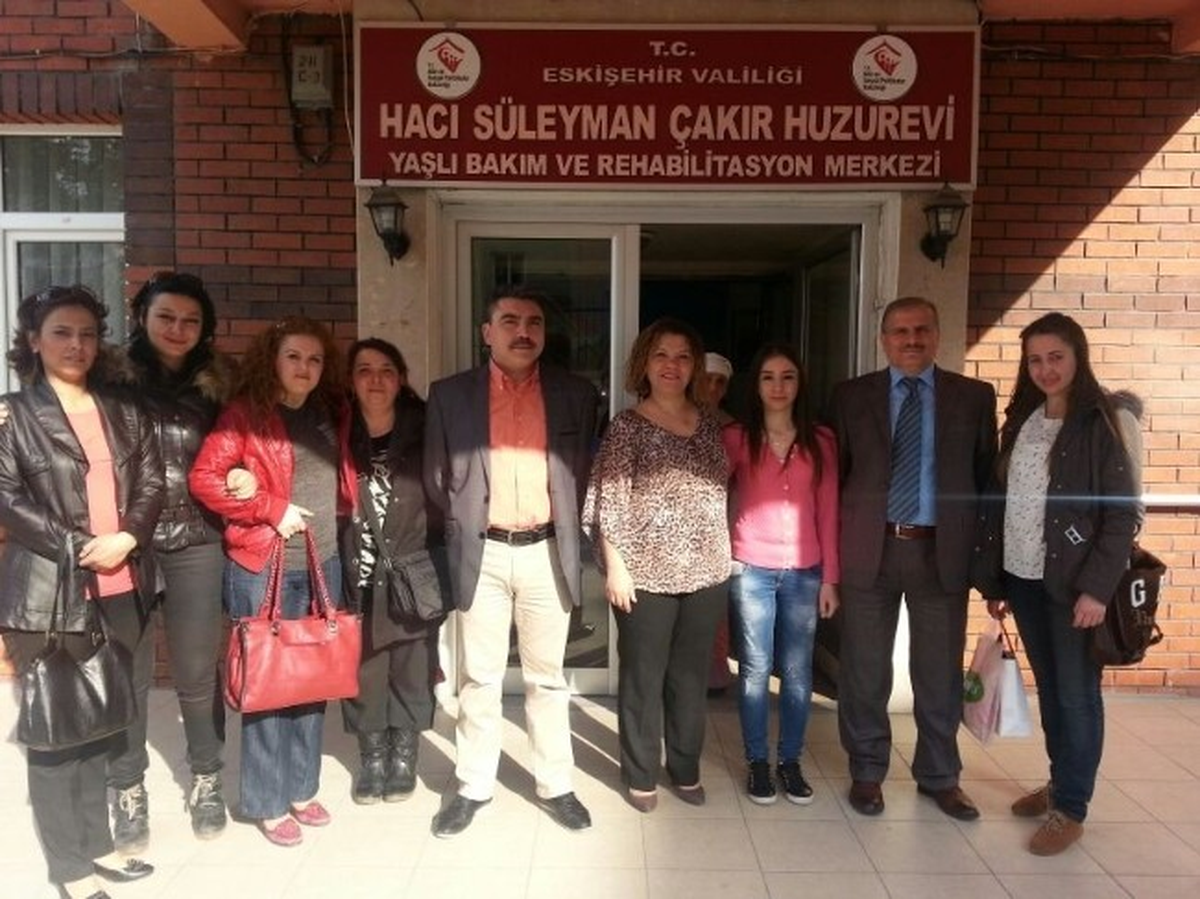Kuaförler Huzurevi\'ne Ziyaret Ederek Yaşlıların Saç Kesimini Yaptı